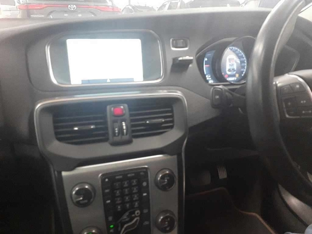 VOLVO V40 2015