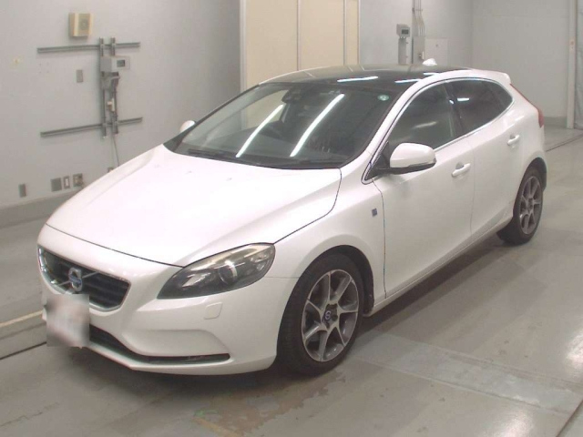 VOLVO V40 2015