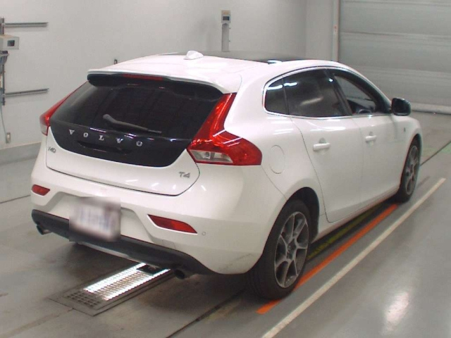 VOLVO V40 2015