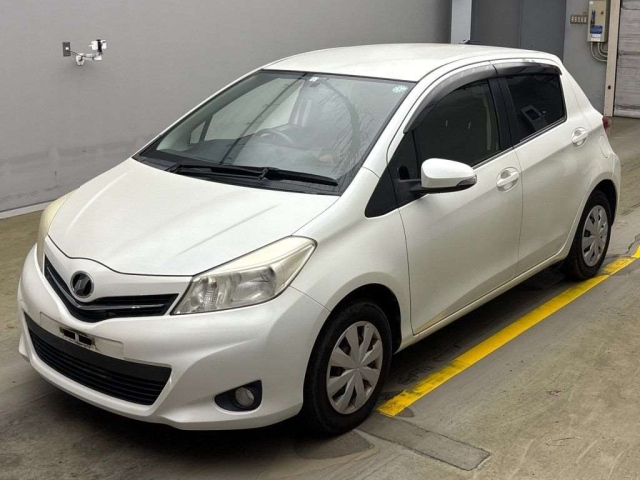 TOYOTA VITZ 2011