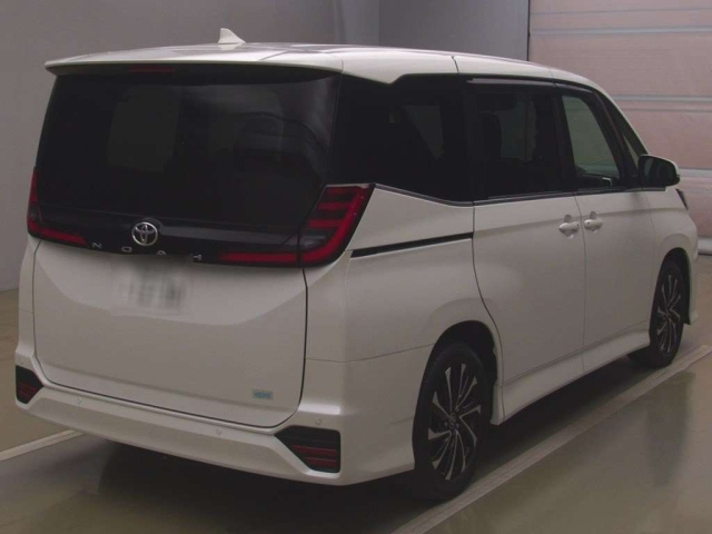 TOYOTA NOAH 2023