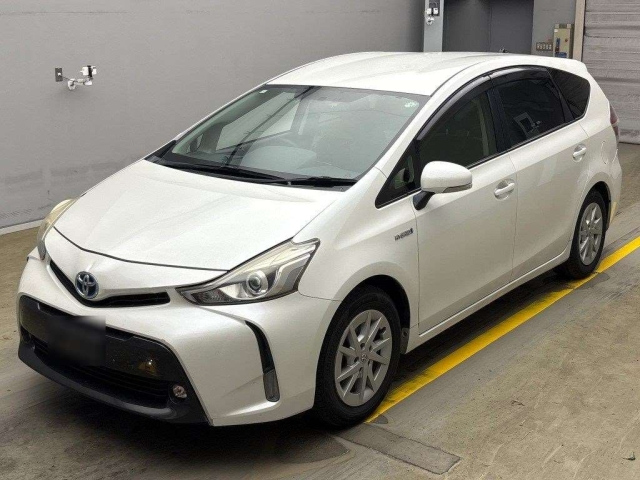 TOYOTA PRIUS ALPHA 2015