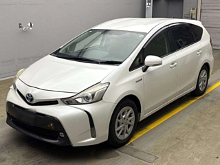 TOYOTA PRIUS ALPHA 2015