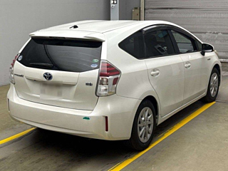 TOYOTA PRIUS ALPHA 2015