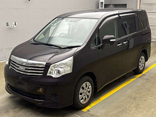 TOYOTA NOAH 2013