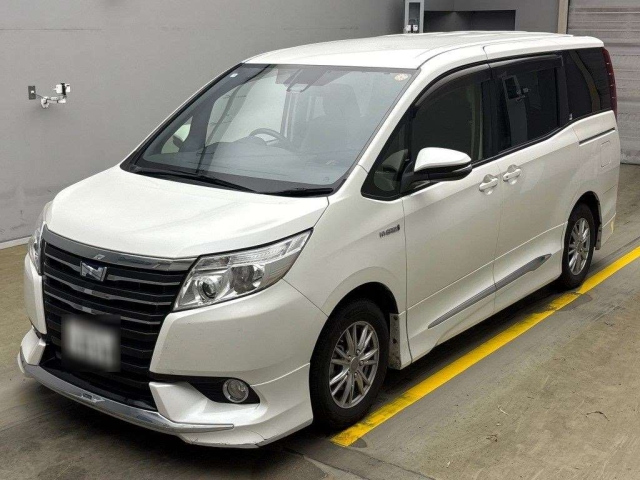 TOYOTA NOAH 2016