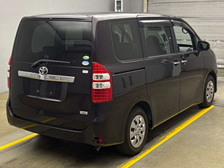 TOYOTA NOAH 2013