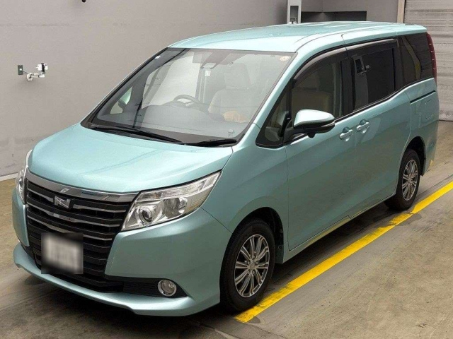 TOYOTA NOAH 2016