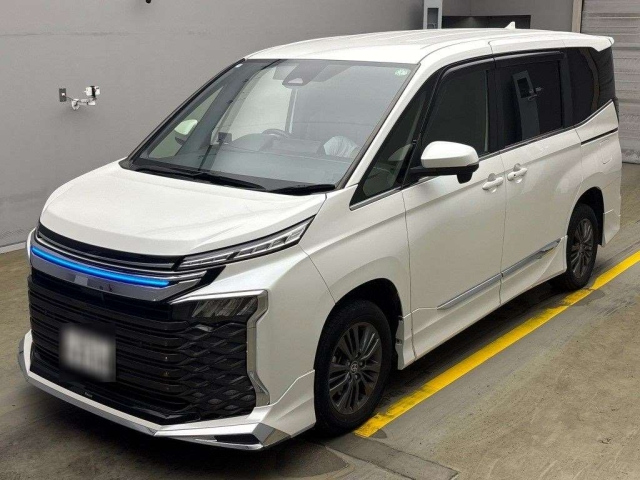 TOYOTA VOXY 2022