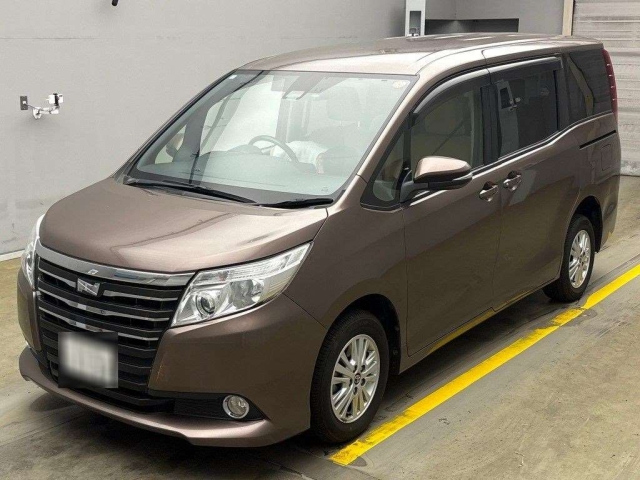 TOYOTA NOAH 2016