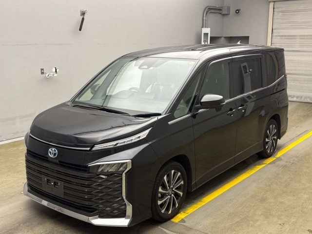 TOYOTA VOXY 2023