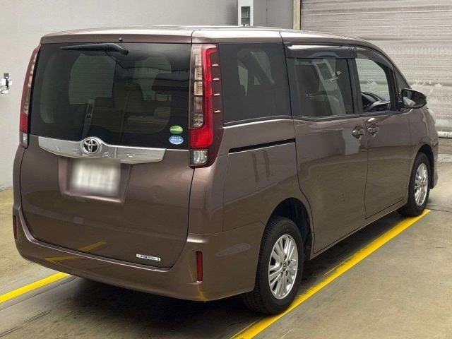 TOYOTA NOAH 2016
