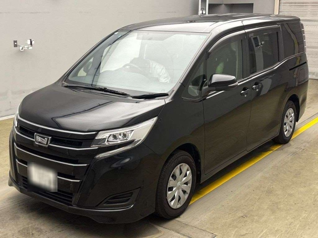 TOYOTA NOAH 2017