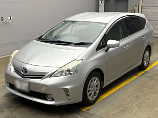 TOYOTA PRIUS ALPHA 2013