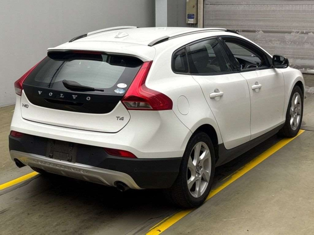 VOLVO V40 2014