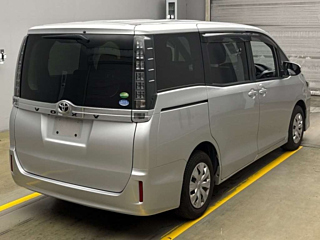 TOYOTA VOXY 2014