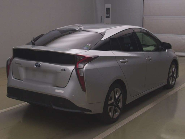TOYOTA PRIUS 2016