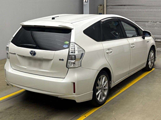 TOYOTA PRIUS ALPHA 2013