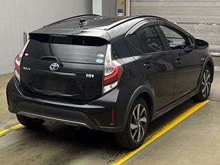 TOYOTA AQUA 2017