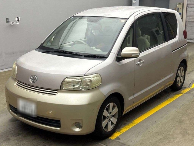 TOYOTA PORTE 2010