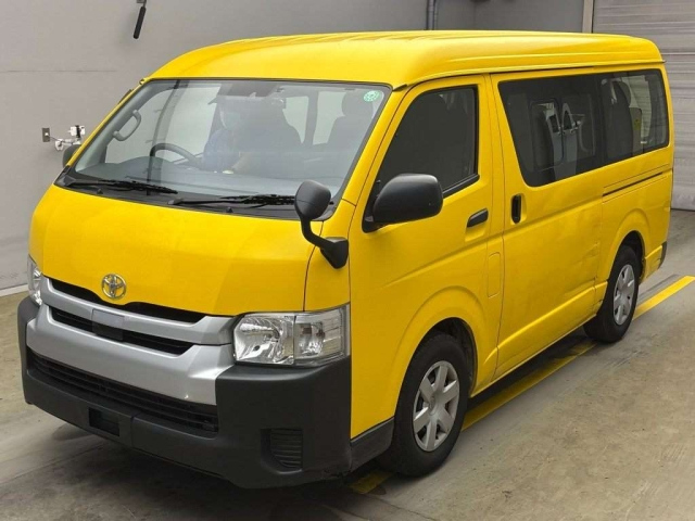 TOYOTA HIACE 2019