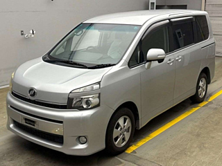 TOYOTA VOXY 2010