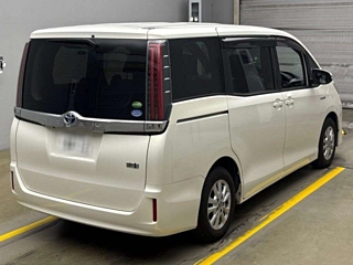 TOYOTA NOAH 2018