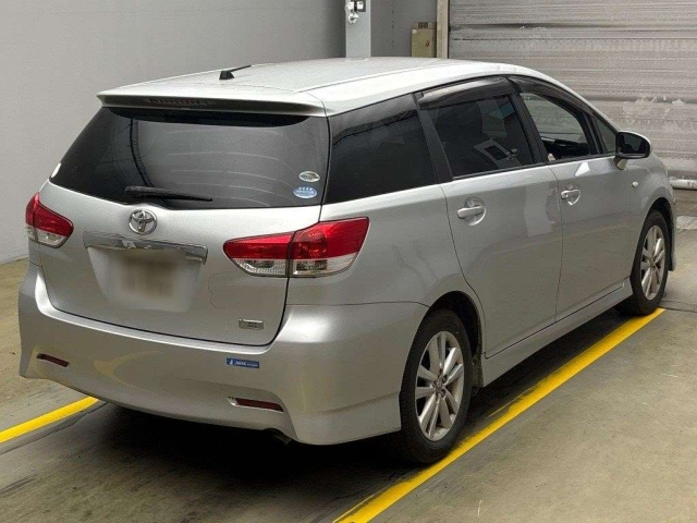 TOYOTA WISH 2010