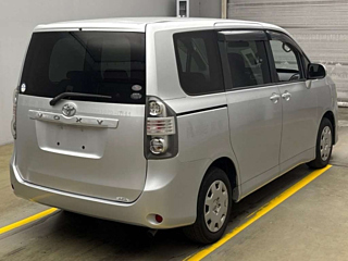 TOYOTA VOXY 2009
