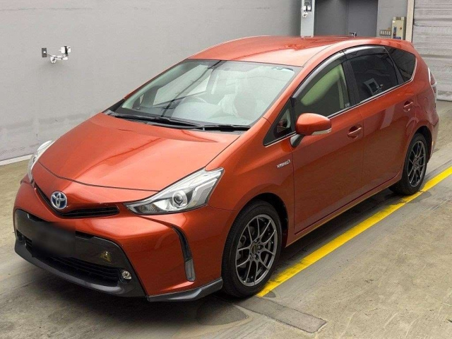 TOYOTA PRIUS ALPHA 2014