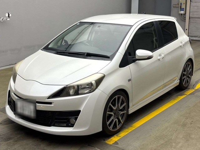 TOYOTA VITZ 2013
