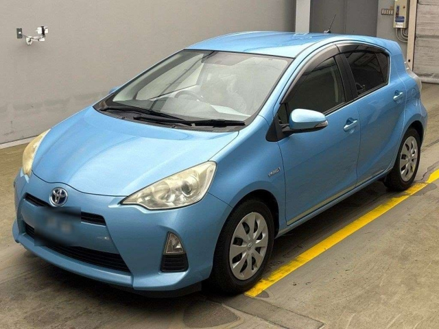 TOYOTA AQUA 2013