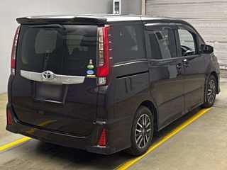 TOYOTA NOAH 2016