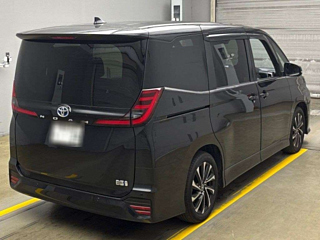 TOYOTA NOAH 2024