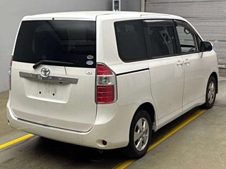 TOYOTA NOAH 2009