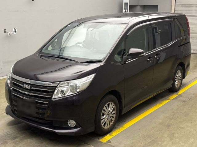 TOYOTA NOAH 2016