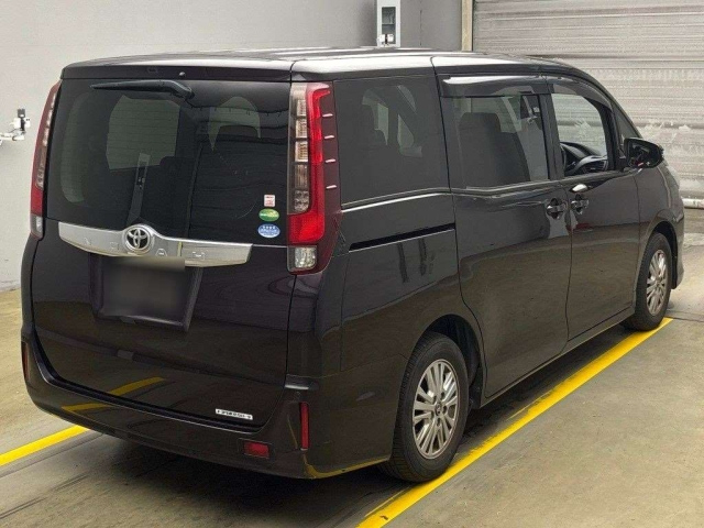 TOYOTA NOAH 2016