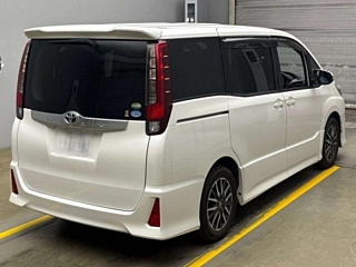 TOYOTA NOAH 2016