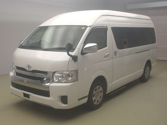 TOYOTA HIACE 2018