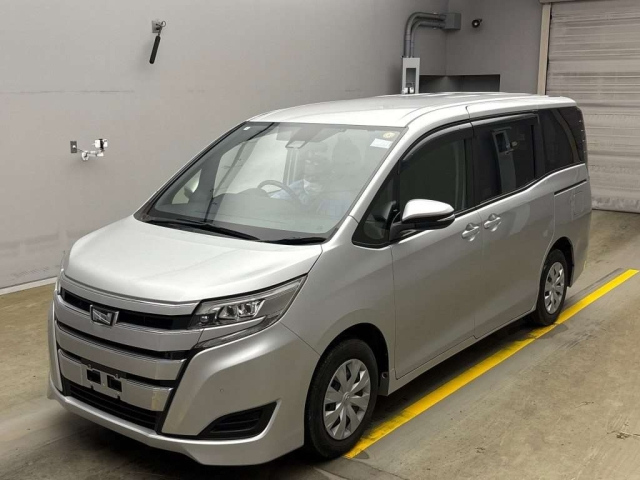 TOYOTA NOAH 2022
