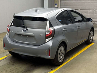 TOYOTA AQUA 2021