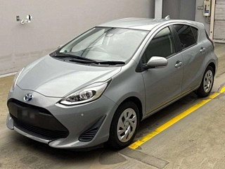 TOYOTA AQUA 2021