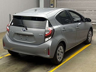 TOYOTA AQUA 2021