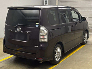 TOYOTA VOXY 2010