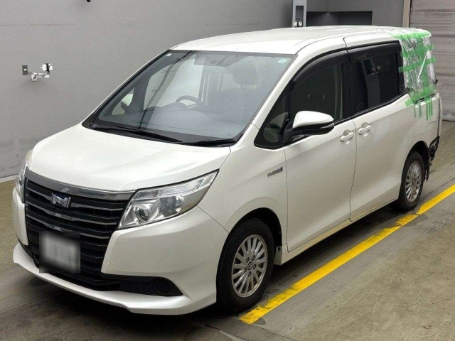 TOYOTA NOAH 2015