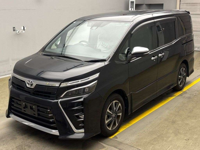 TOYOTA VOXY 2021