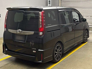 TOYOTA NOAH 2016
