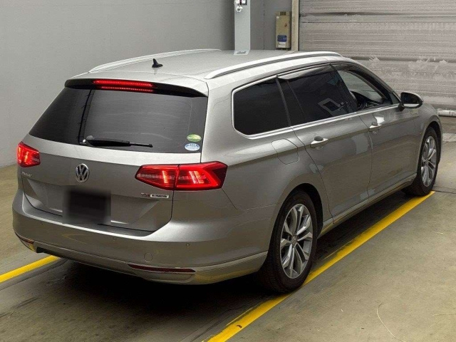 VOLKSWAGEN PASSAT VARIANT 2015