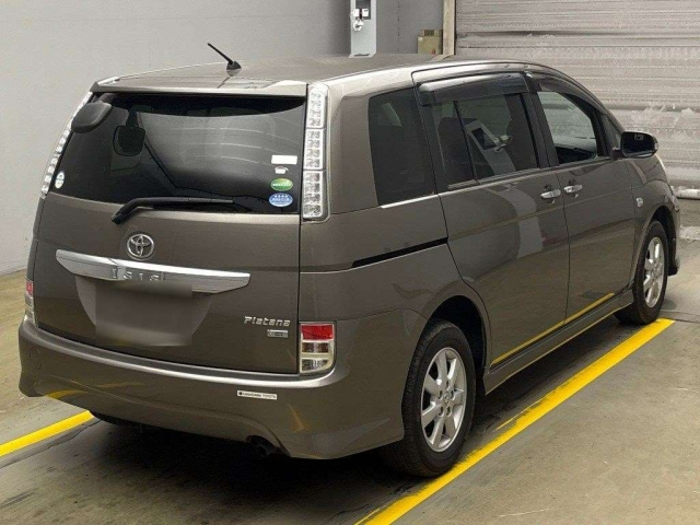 TOYOTA ISIS 2013