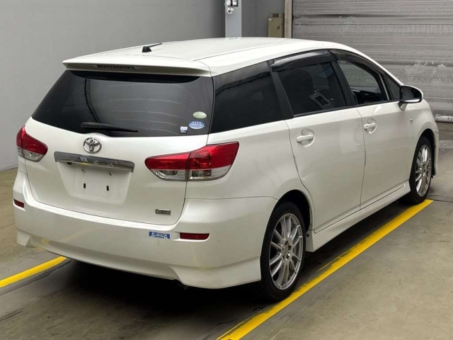 TOYOTA WISH 2010